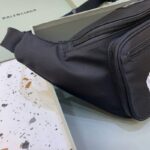 Balenciaga 胸包 - Image 8