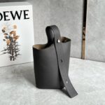 Loewe 水桶包 - Image 6